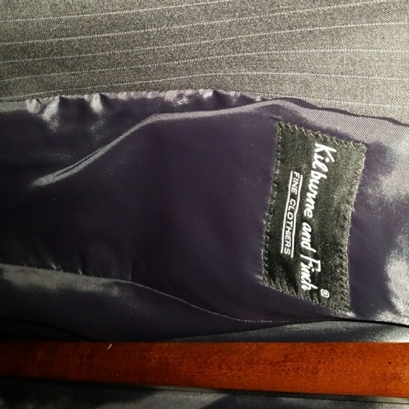 Men's Suit - Picture 2 of 3